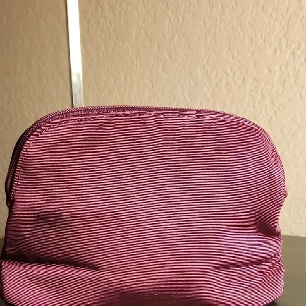 Gucci Beauty Deep Red Cosmetic Pouch - Picture 3 of 3